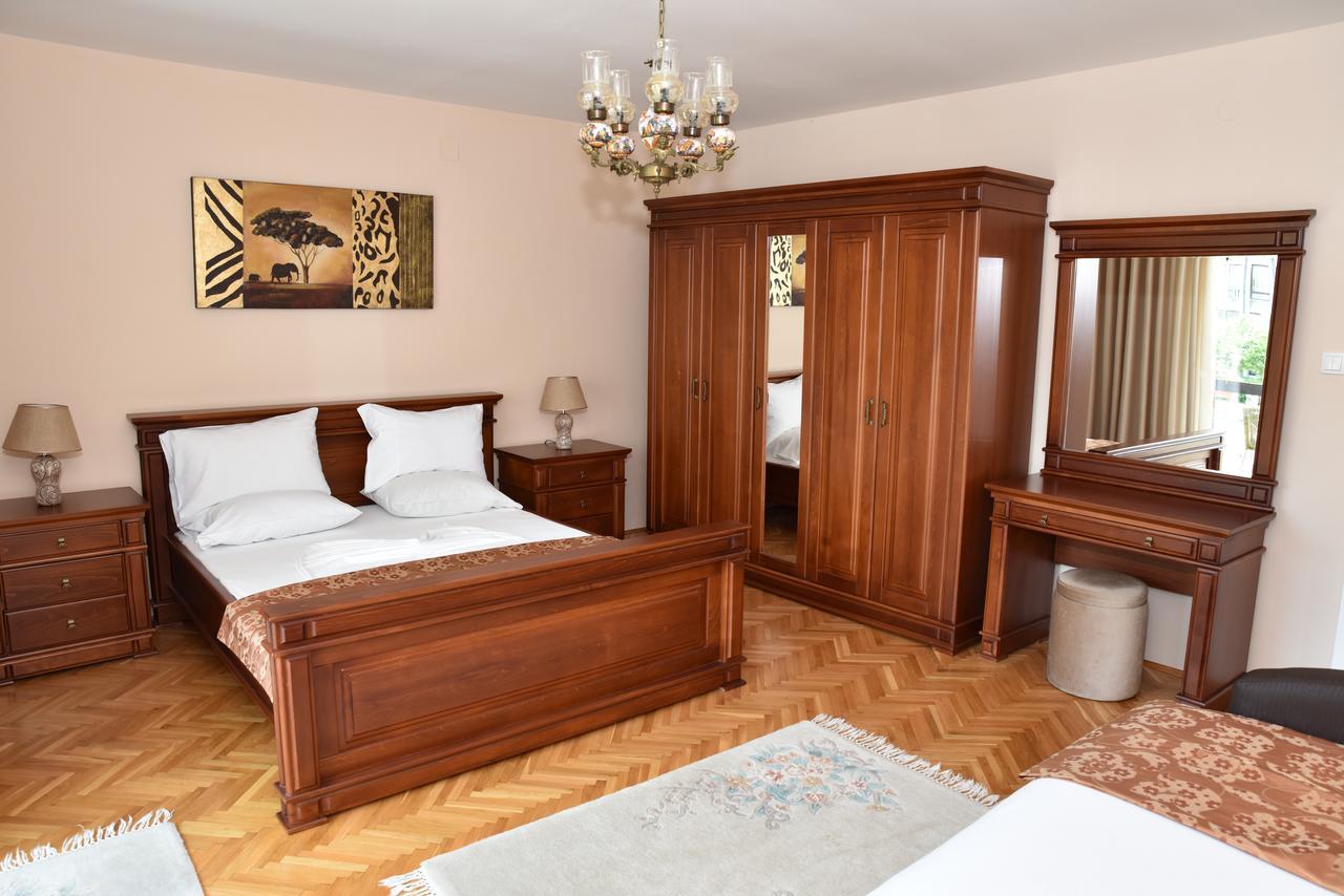 Guest House Evropa 울친 외부 사진