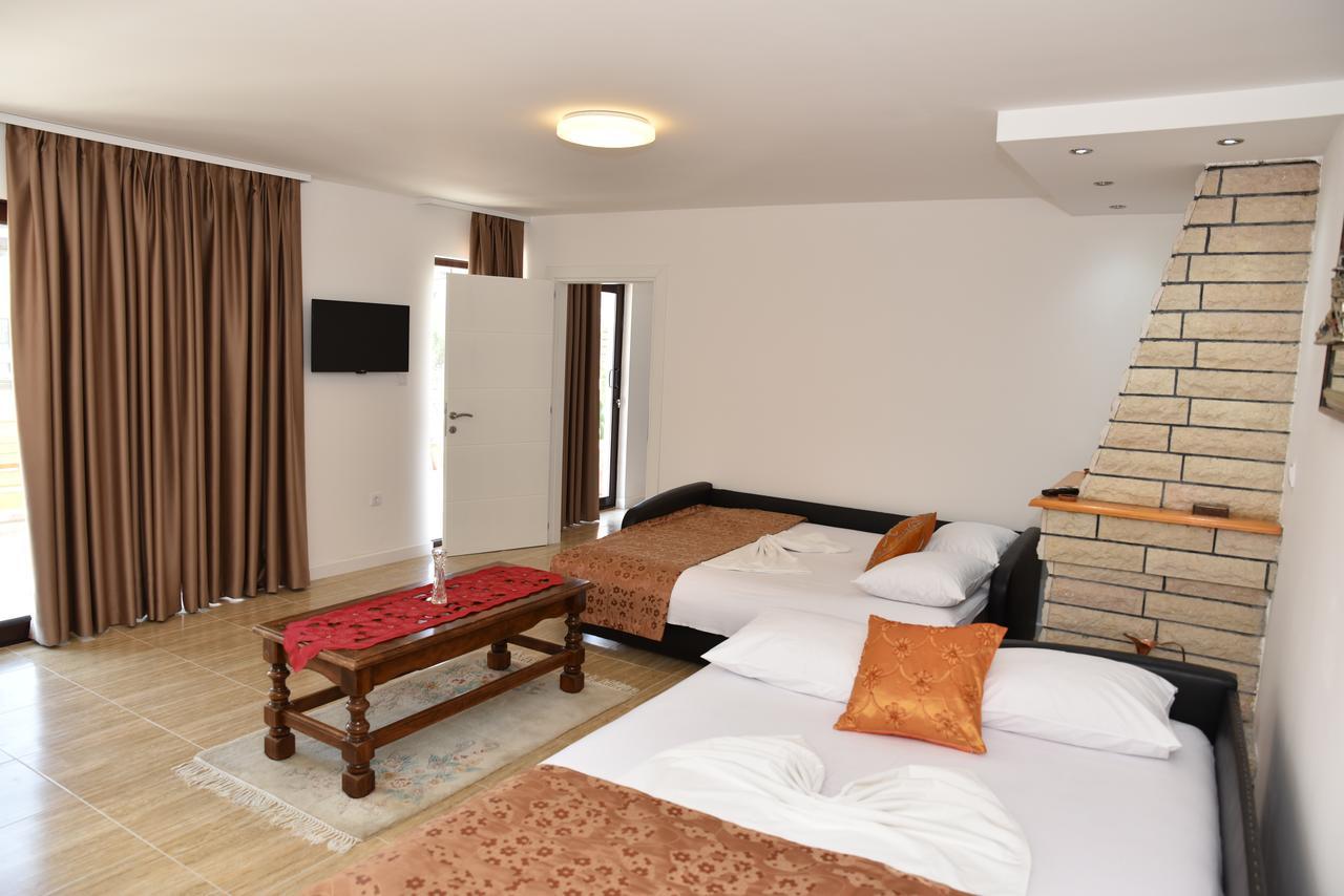 Guest House Evropa 울친 외부 사진