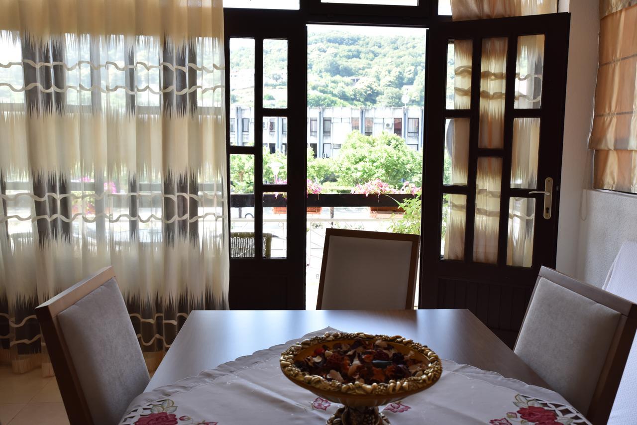 Guest House Evropa 울친 외부 사진