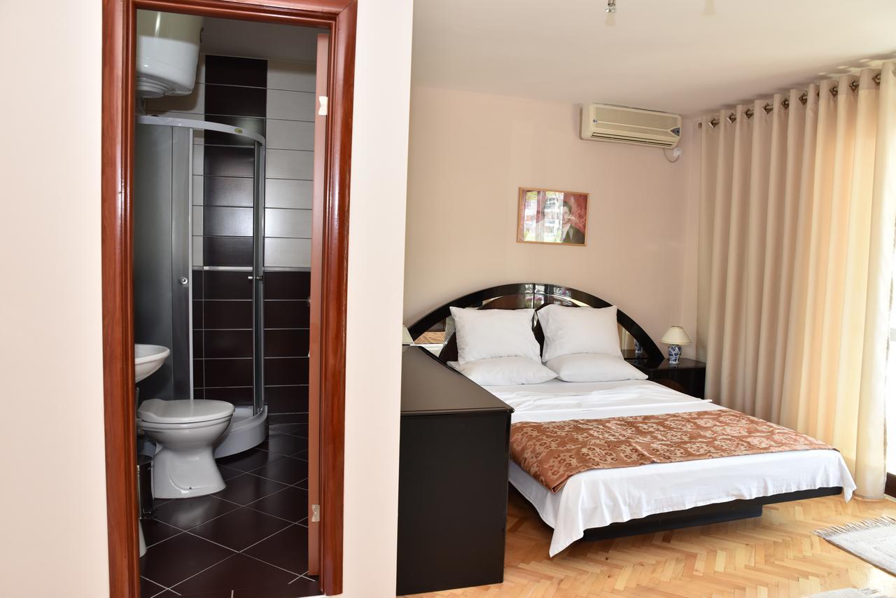 Guest House Evropa 울친 외부 사진