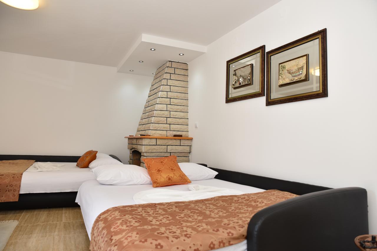 Guest House Evropa 울친 외부 사진
