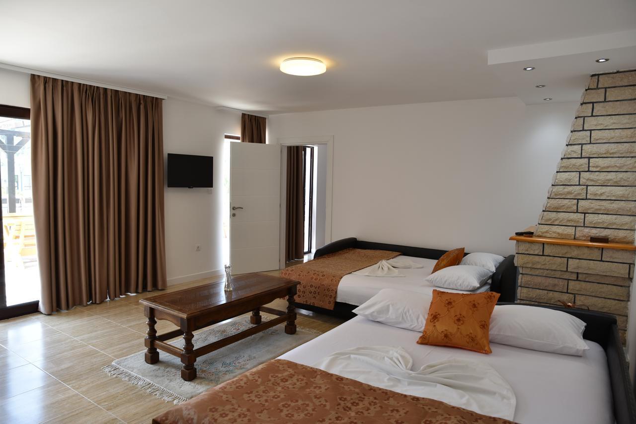 Guest House Evropa 울친 외부 사진