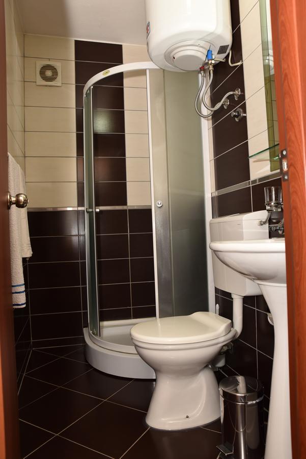 Guest House Evropa 울친 외부 사진