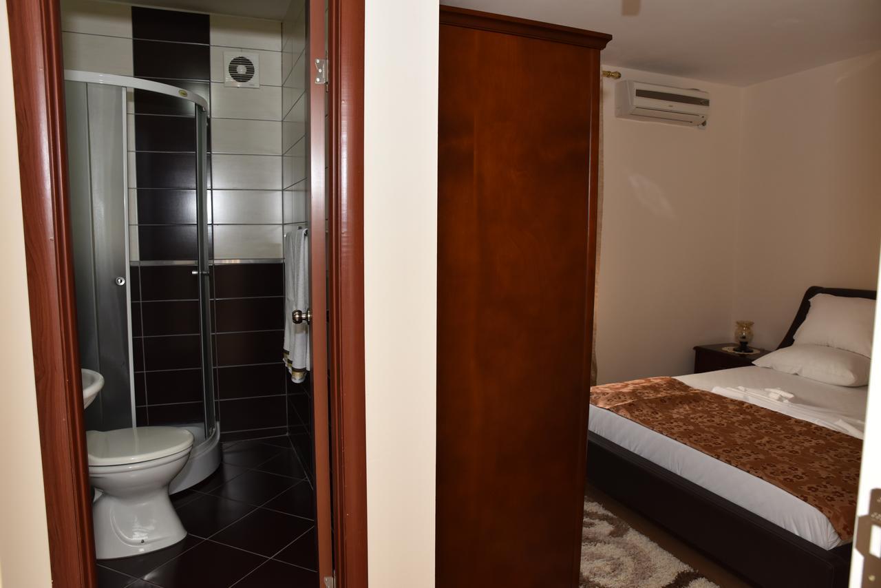 Guest House Evropa 울친 외부 사진