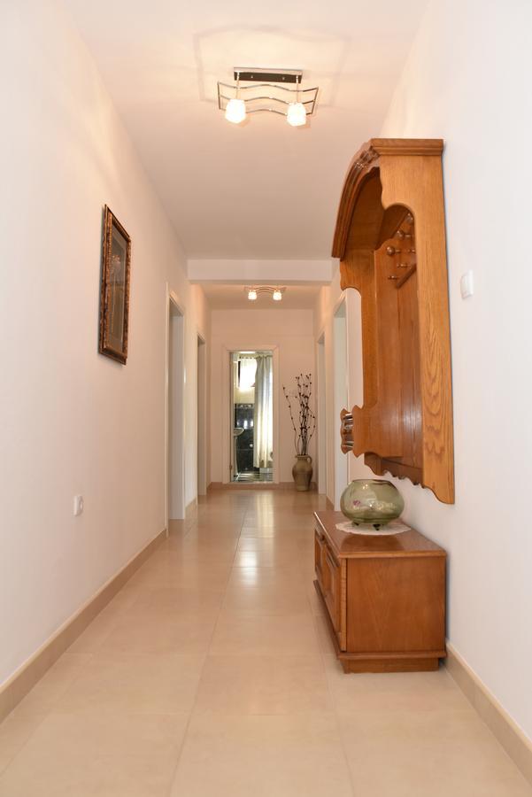 Guest House Evropa 울친 외부 사진